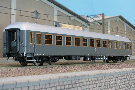 ACME_50830__Bz_Küche_EpIII_Gangseite