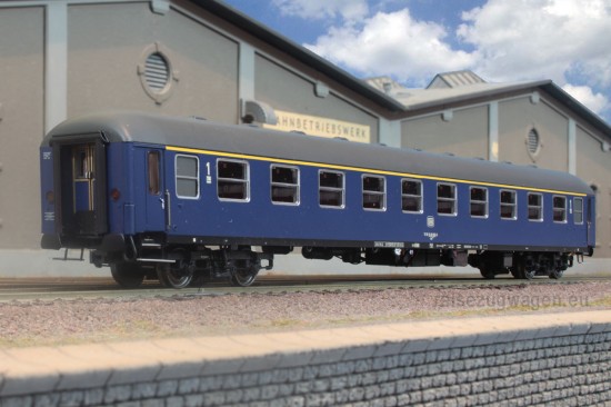 ACME_52221_Am_Seite2