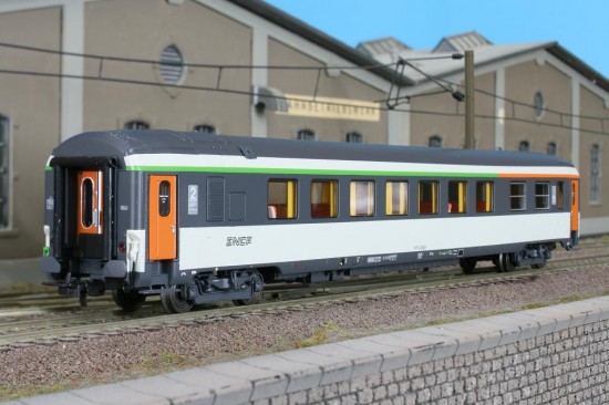 LS_40132-2_B7tux_Nudel2